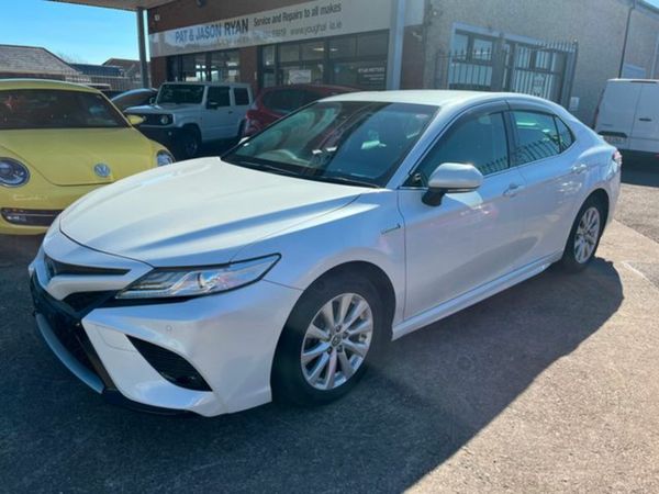 Toyota Camry Saloon, Petrol Hybrid, 2019, White