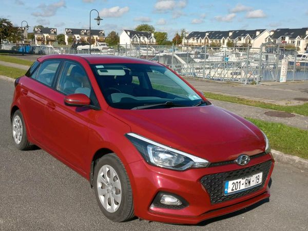 Hyundai i20 Hatchback, Petrol, 2020, Red