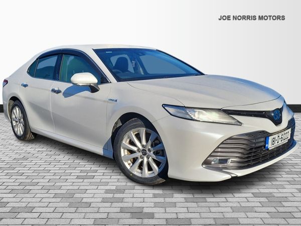 Toyota Camry Saloon, Petrol, 2018, White
