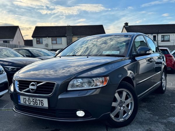 Volvo S40 Saloon, Diesel, 2012, Grey