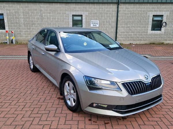 Skoda Superb Saloon, Diesel, 2017, Yellow