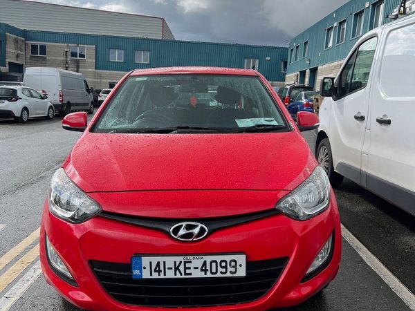 Hyundai i20 Hatchback, Petrol, 2014, Red