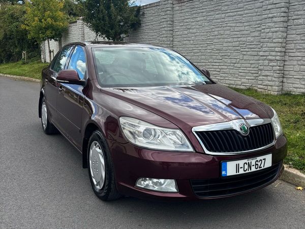 Skoda Octavia Saloon, Diesel, 2011, Red