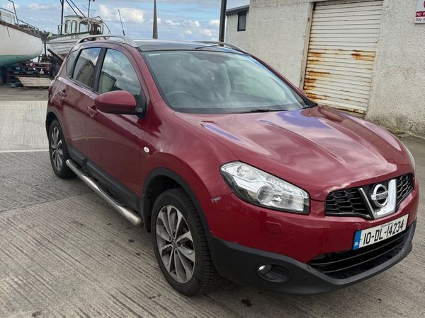 Nissan Qashqai Hatchback, Diesel, 2010, Red