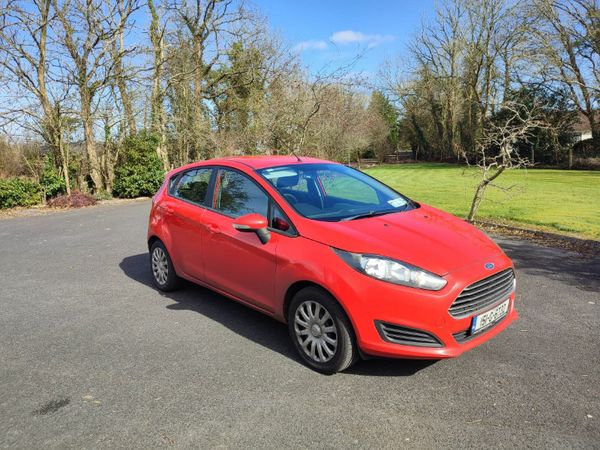 Ford Fiesta Hatchback, Diesel, 2015, Red