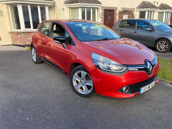 Renault Clio Hatchback, Petrol, 2013, Red