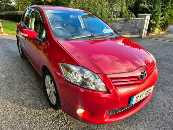 Toyota Auris Hatchback, Diesel, 2012, Red