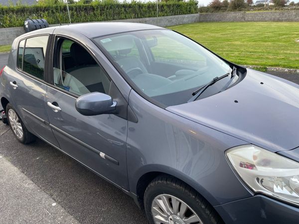 Renault Clio Hatchback, Petrol, 2011, Blue