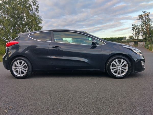 Kia Ceed Hatchback, Petrol, 2014, Black
