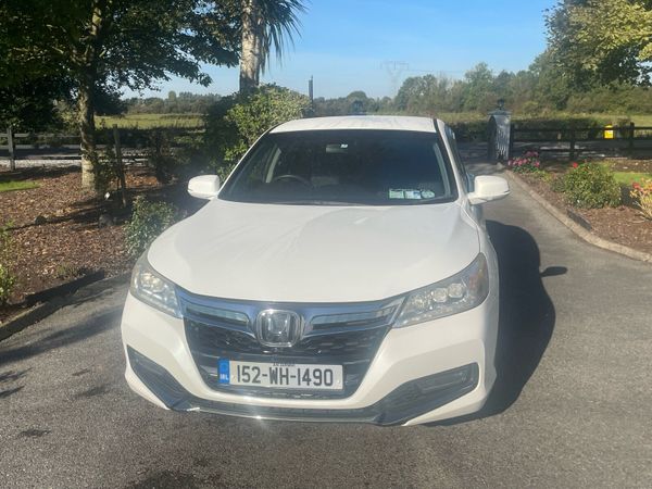 Honda Accord Saloon, Petrol Hybrid, 2015, White