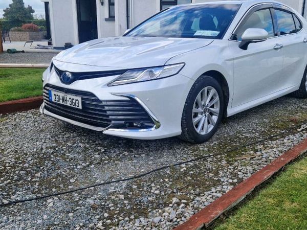 Toyota Camry Saloon, Petrol Hybrid, 2023, White