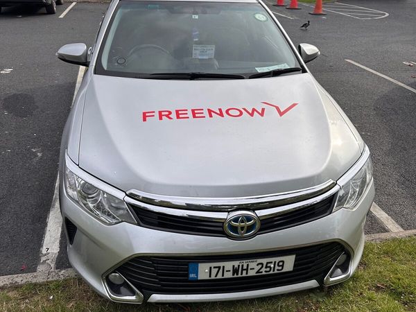 Toyota Camry Saloon, Petrol Hybrid, 2017, Silver