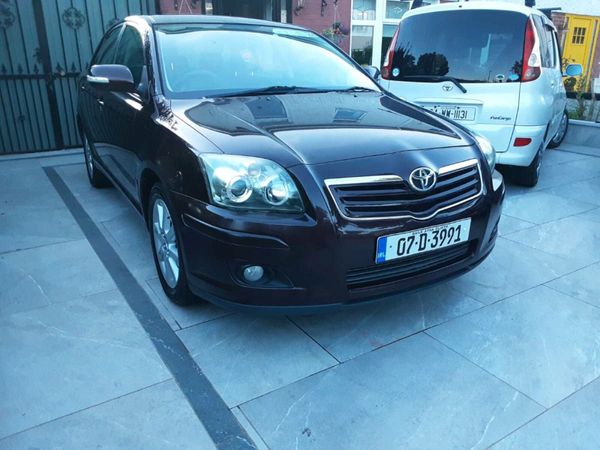 Toyota Avensis Saloon, Petrol, 2007, Red