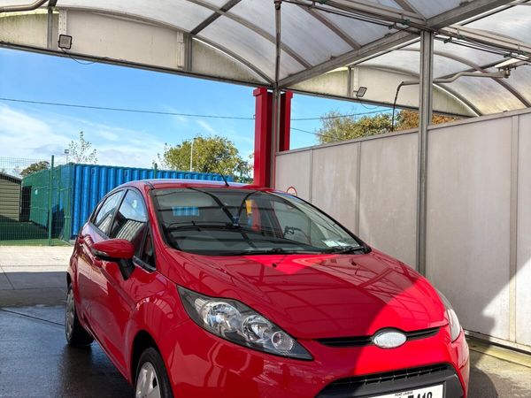 Ford Fiesta Hatchback, Petrol, 2009, Red