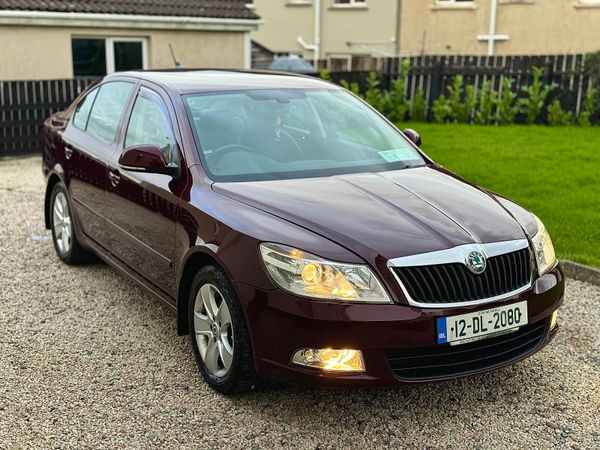 Skoda Octavia Saloon, Diesel, 2012, Red