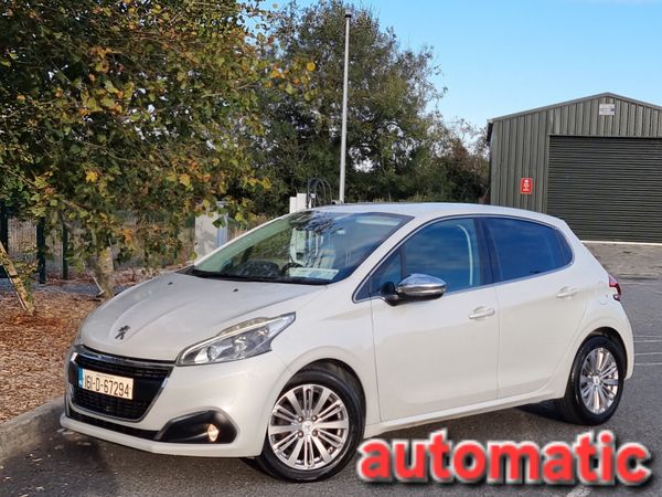 Peugeot 208 Hatchback, Petrol, 2016, White