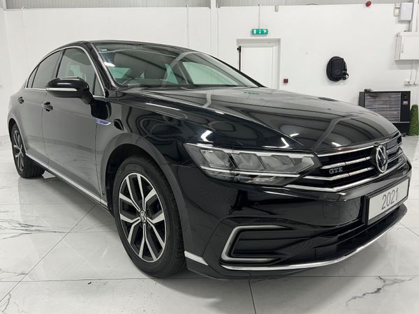 Volkswagen Passat Saloon, Petrol Hybrid, 2021, Black