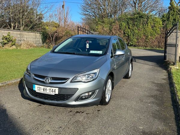 Vauxhall Astra Hatchback, Petrol, 2013, Silver