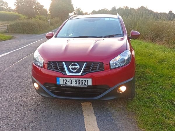 Nissan Qashqai+2 MPV, Diesel, 2012, Red