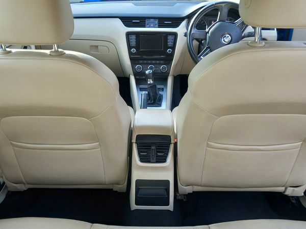 Skoda Octavia Hatchback, Diesel, 2014, Blue