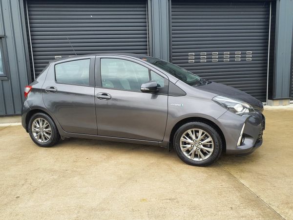 Toyota Yaris Hatchback, Petrol Hybrid, 2018, Grey