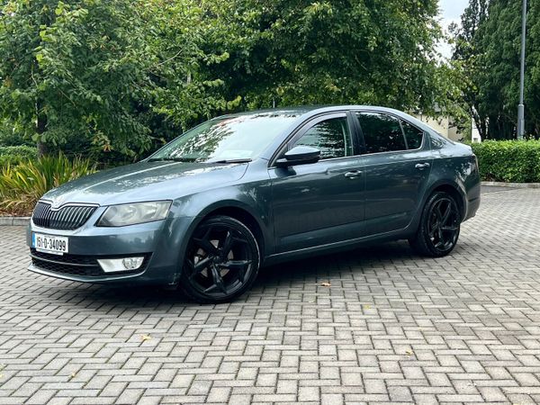 Skoda Octavia Saloon, Diesel, 2015, Grey