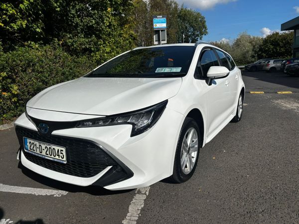 Toyota Corolla Estate/Jeep, Petrol Hybrid, 2022, White