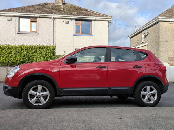 Nissan Qashqai Hatchback, Diesel, 2010, Red