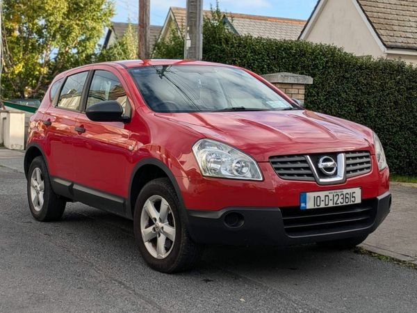 Nissan Qashqai Hatchback, Diesel, 2010, Red