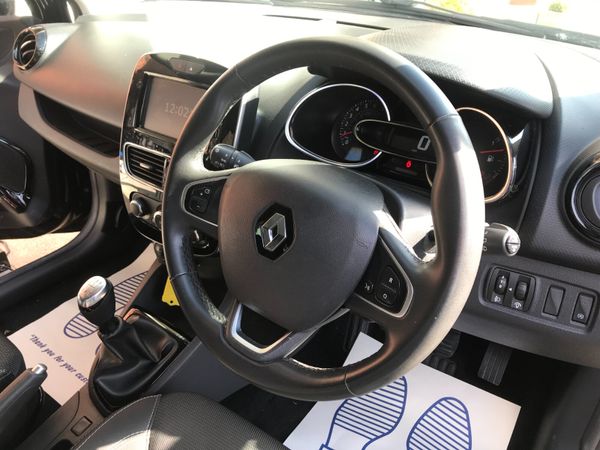 Renault Clio Hatchback, Petrol, 2018, Black