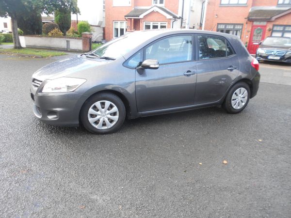 Toyota Auris Hatchback, Diesel, 2012, Grey