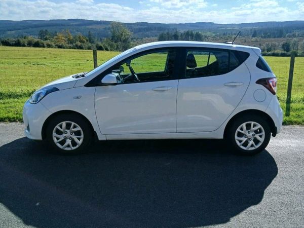 Hyundai i10 Hatchback, Petrol, 2018, White