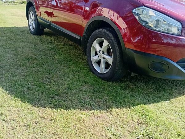 Nissan Qashqai+2 MPV, Diesel, 2013, Red
