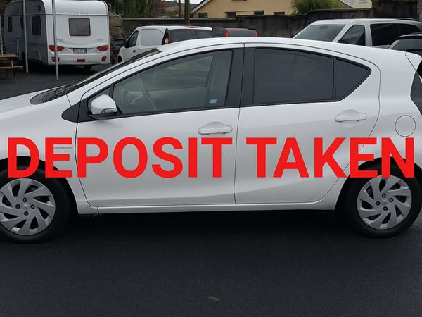Toyota Aqua Hatchback, Petrol Hybrid, 2017, White