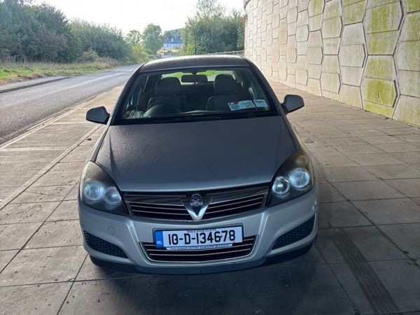 Vauxhall Astra Hatchback, Diesel, 2010, Silver