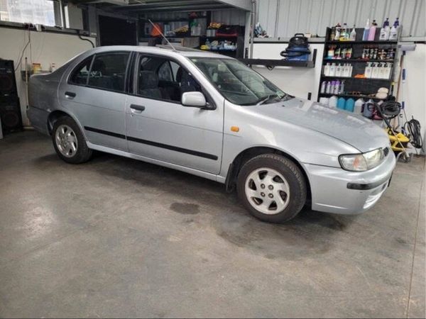 Nissan Almera Saloon, Petrol, 1999, Silver