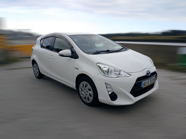 Toyota Aqua Hatchback, Petrol Hybrid, 2016, White