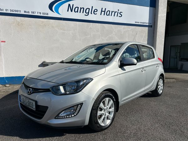 Hyundai i20 Hatchback, Petrol, 2013, Silver