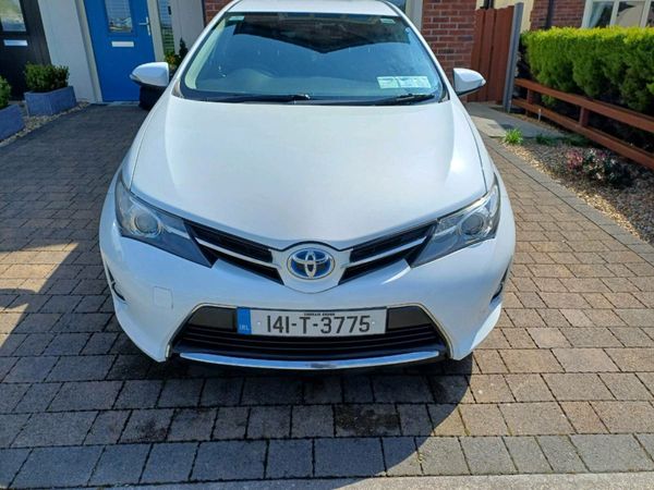 Toyota Auris Hatchback, Petrol Hybrid, 2014, White