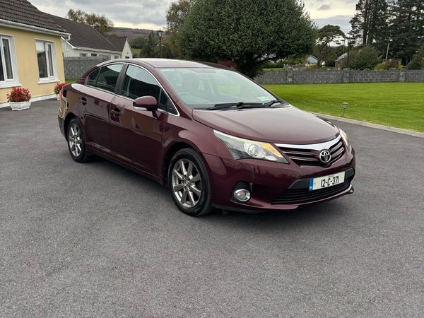 Toyota Avensis Saloon, Diesel, 2012, Red