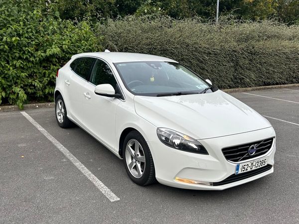 Volvo V40 Hatchback, Diesel, 2015, White