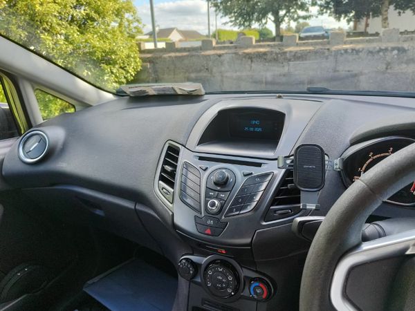 Ford Fiesta Hatchback, Diesel, 2013, Black