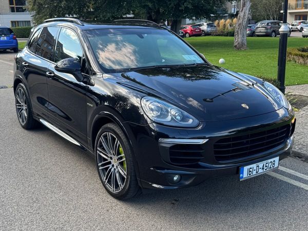 Porsche Cayenne SUV, Petrol Plug-in Hybrid, 2016, Black