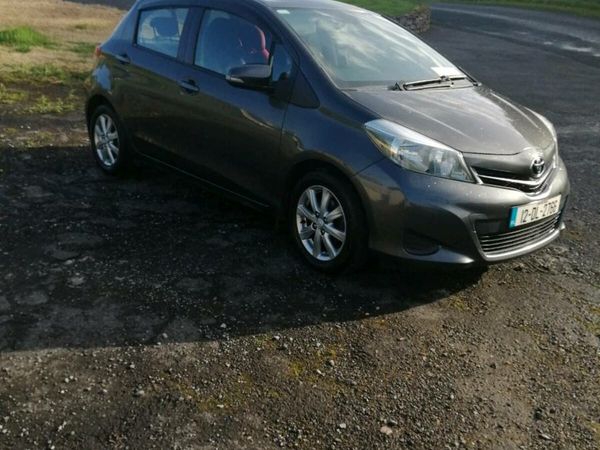 Toyota Yaris Hatchback, Diesel, 2012, Grey