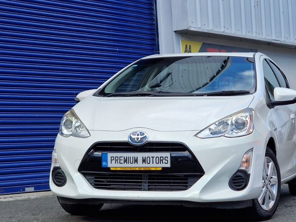 Toyota Aqua Hatchback, Petrol Hybrid, 2017, White