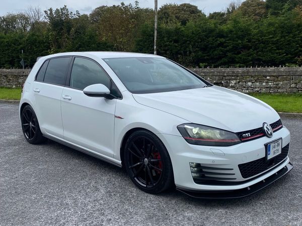 Volkswagen Golf Hatchback, Petrol, 2014, White