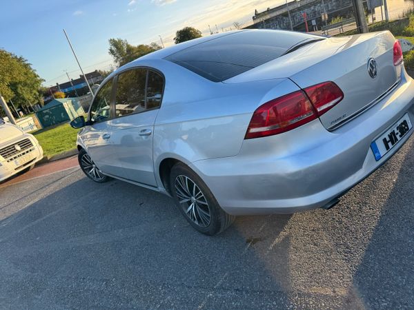 Volkswagen Passat Saloon, Diesel, 2011, Silver