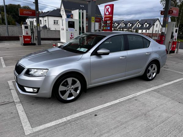 Skoda Octavia Saloon, Petrol, 2017, Grey