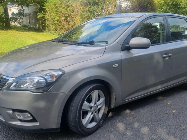 Kia Ceed Hatchback, Diesel, 2009, Silver