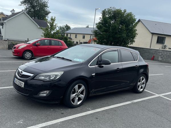 Opel Astra Hatchback, Diesel, 2010, Black